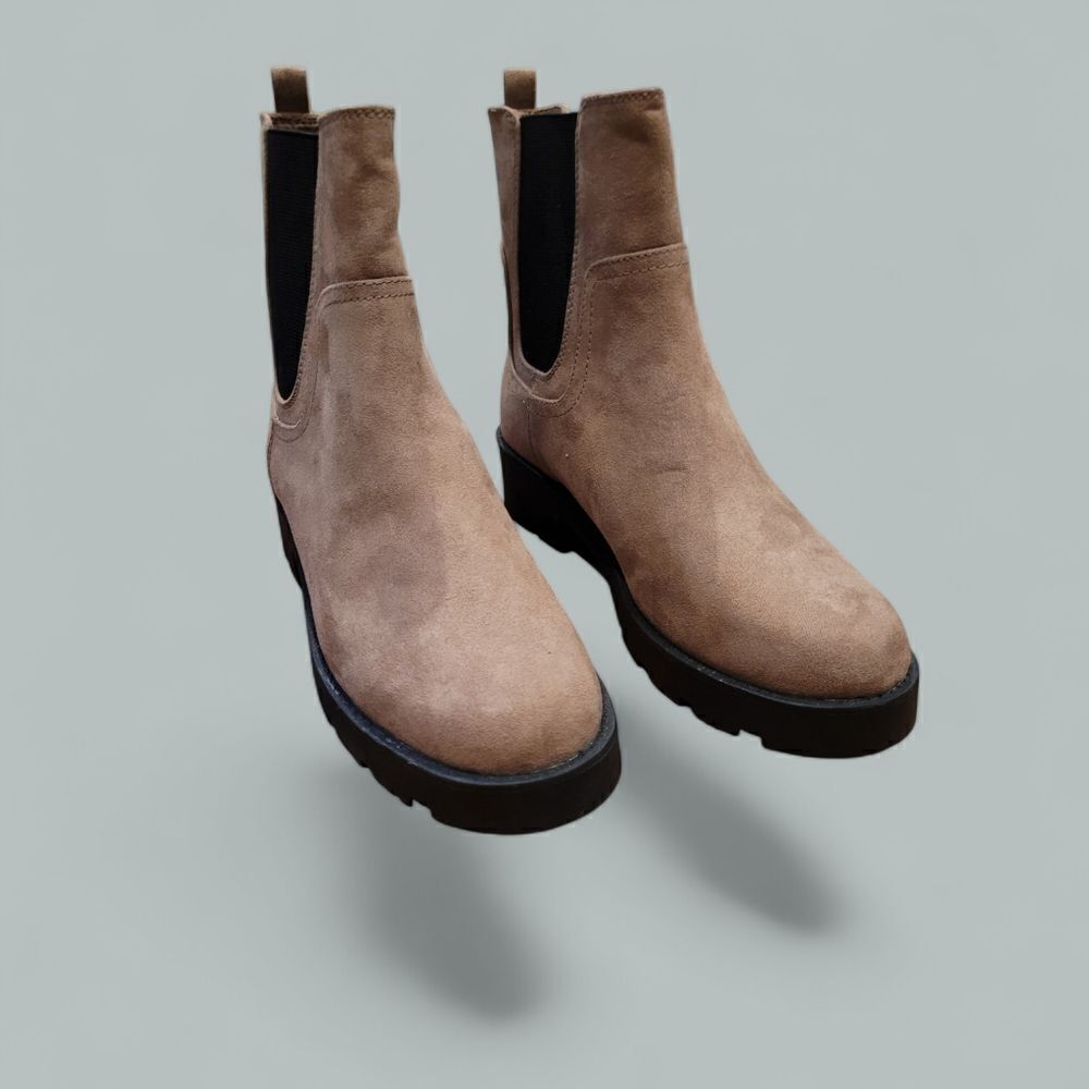 Old Navy  sz 8 chunky boots suade upper with elastic gussett NWOT